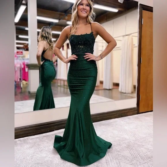 Dresses | Brand New Emerald Green Promformal Dress In Size 2 | Poshmark
